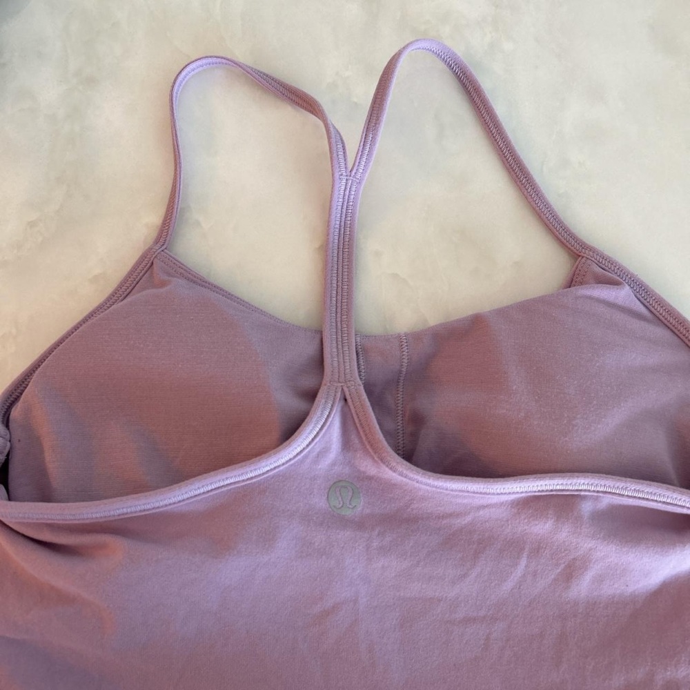 Lilac Lululemon top size 6 / s, negotiable price. Never used